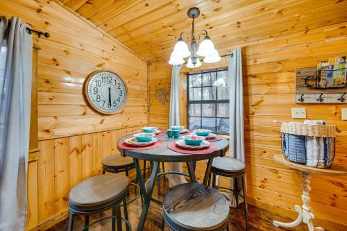 Broken Bow Sanctuary with Hot Tub and Deck Less Than 7 Mi to Lake! - image 6