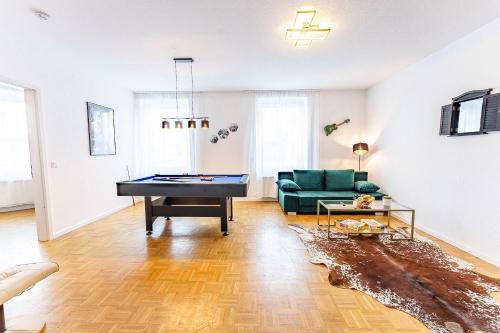 Große Terassen-Wohnung mit Grill, Playstation 5, Billardtisch und Massagesessel in 哈恩
