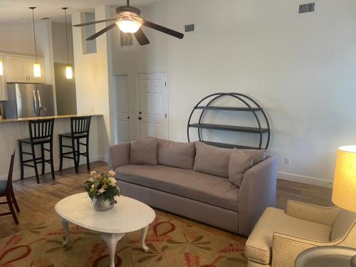 Modern, Upscale, and New Blue Bungalow in the heart of Downtown St Augustine, St. Augustine (photo 2)