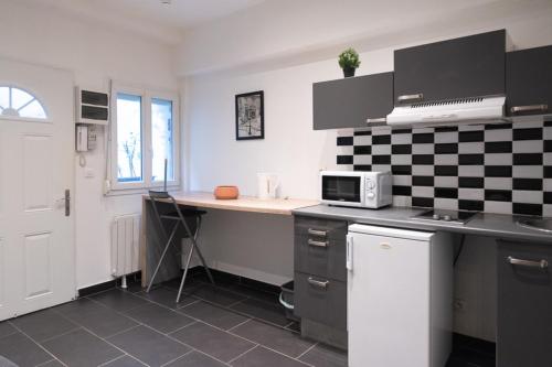 Lovely studio in Paris - main image