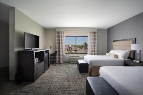 2 queen beds