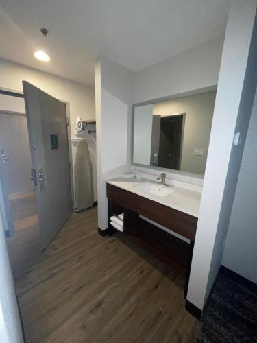 Clarion Pointe-Dillard near Blue Ridge Mountains Clarion Pointe-Dillard near Blue Ridge Mountains