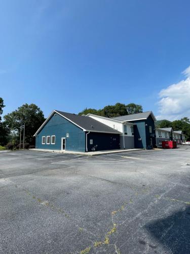 Clarion Pointe-Dillard near Blue Ridge Mountains Clarion Pointe-Dillard near Blue Ridge Mountains