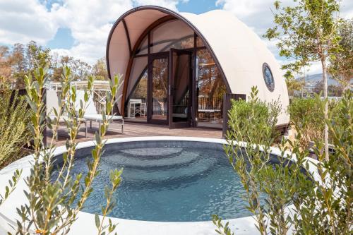 91 Athens Riviera, The Resort, Athens