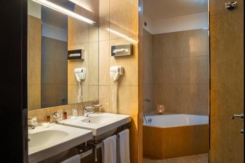 Hotel Airone - image 3