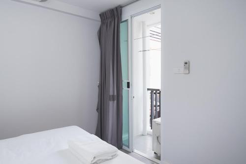 Mitr Inn Mrt Samyot Station - The Grand Palace