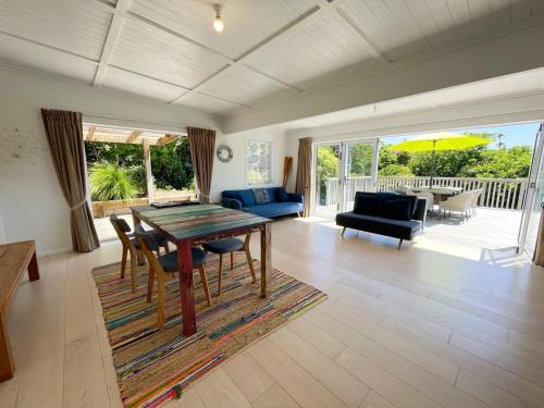 Oneroa Village Oasis - Waiheke Escapes photo 2