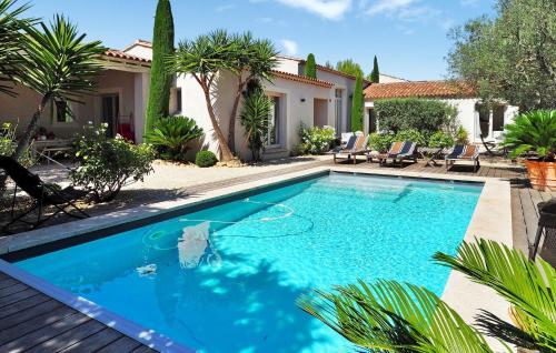 Cozy Home In Paradou Centre With Heated Swimming Pool - Location saisonnière - Paradou