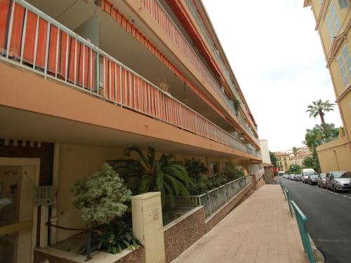 Spacieux 2P climatisé centre-ville Menton avec grande terrasse proche plages et commerces - FR-1-196-351 - image 3