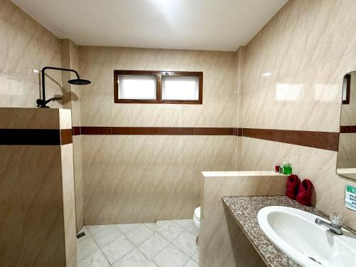 Standard Double Room image 10