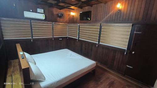 Deluxe Suite image 5