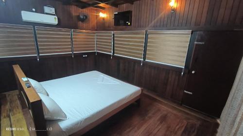 Deluxe Suite image 1