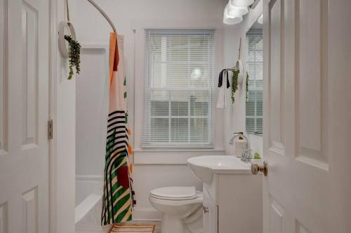 Peaceful Park Circle Getaway in Charleston, USA