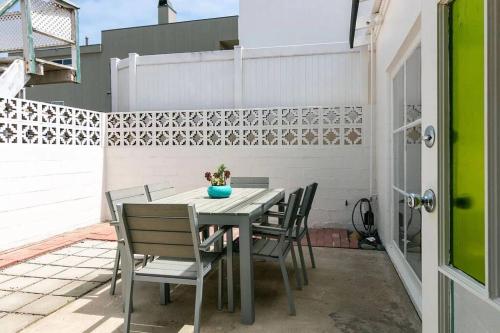 Cute Mid-Century Beach Side Bungalow Beachside