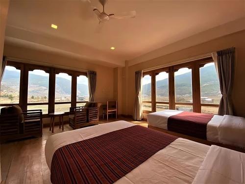 Deluxe Double or Twin Room image 10