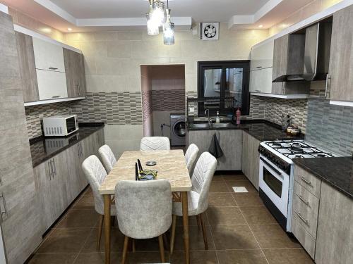 Amro Petra Apartment - image 5