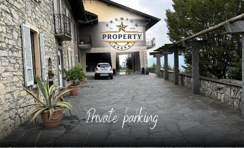 SUITE room with private pool area, near COMO lake, private parking I Villa dei Leoni