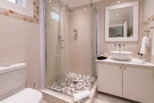 Twin/Double Room image 10