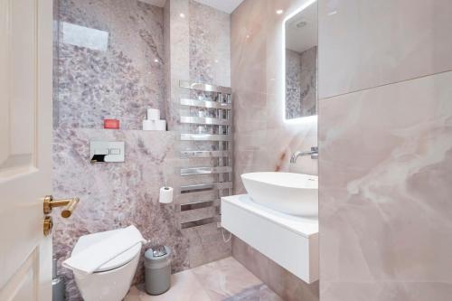 Marble Arch- Suite 9 - image 9