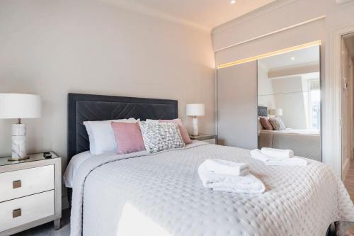 Marble Arch- Suite 9 - image 13