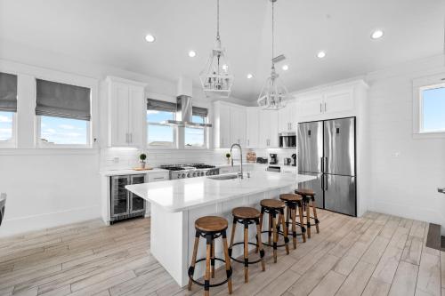 Beach Gulf Views with a 3rd Floor Pool - Mala House - Inlet Beach, FL home in Inlet Beach, USA