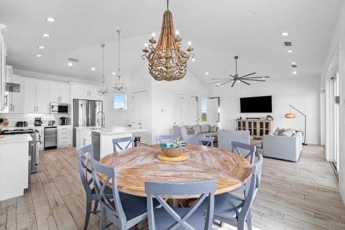 Beach Gulf Views with a 3rd Floor Pool - Mala House - Inlet Beach, FL home in Inlet Beach, USA