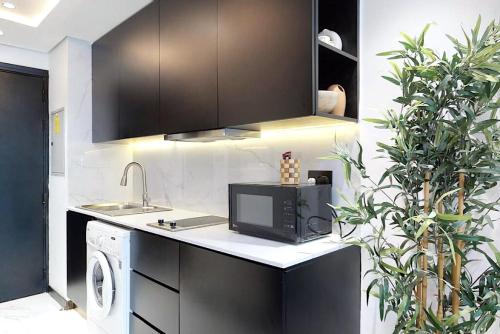 Earthy & Sharp - Studio with Lake View - JLT - image 2