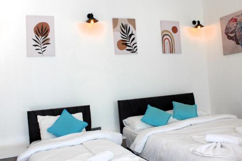 Triple room, economy