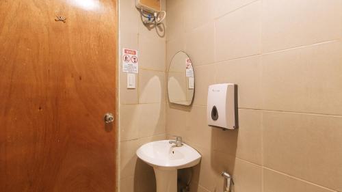 RedDoorz @ Ranchotel Alabang - 화장실