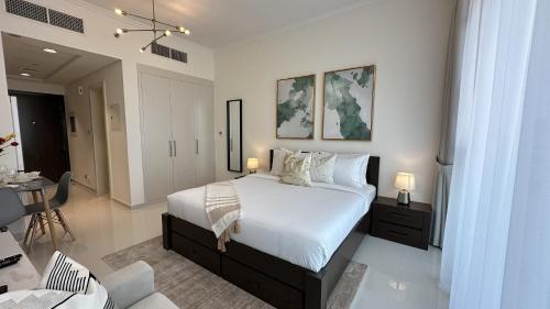 EasyGo - Carson Tower C Damac Hills Studio - image 13