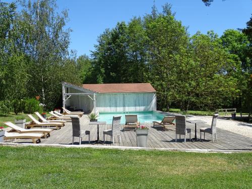 Úszómedence, CHARME AU FIL DE L'EAU in Verdelot