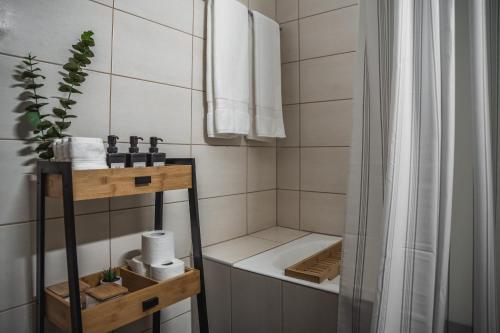 Creative 1br Pool view Apt with covered parking, Livadhia (Foto 8)