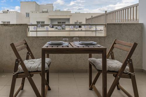 Creative 1br Pool view Apt with covered parking, Livadhia (Foto 10)