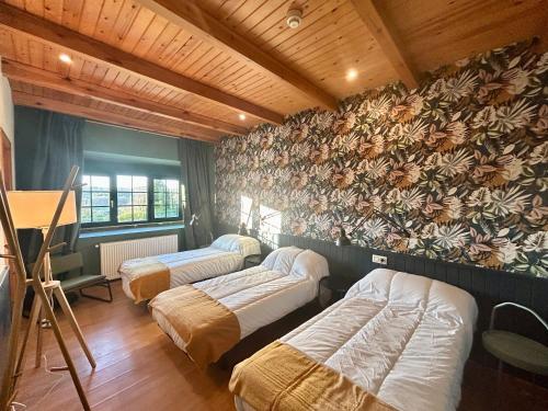 3 twin beds