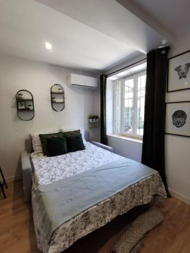 Charbon studio climatisé parking terrasse - Location saisonnière - Villeneuve-lès-Avignon