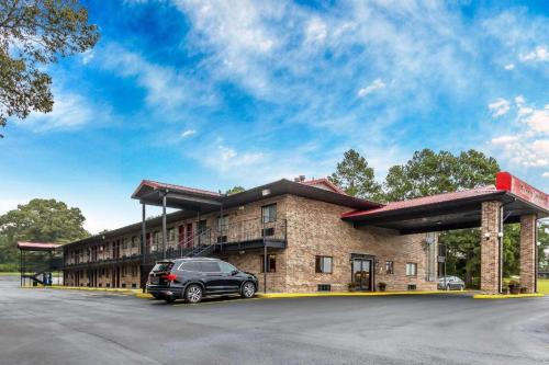 . Econo Lodge Martin