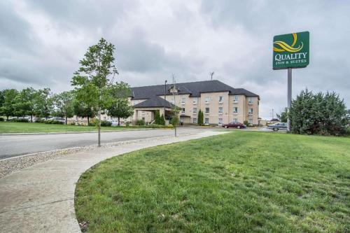 Quality Inn & Suites - Hotel - Yorkton