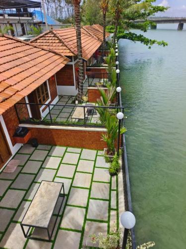 1000 négyzetméteres, 3 hálószobás Apartman 4 fürdőszobával Edava területén (East West Beach Resorts ) in Varkala