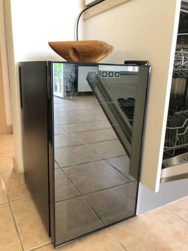 Apartment with 2 bedrooms in Antibes with enclosed garden and WiFi 800 m from the beach - image 7