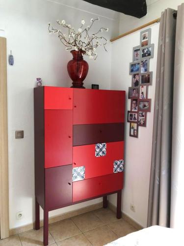 Apartment with 2 bedrooms in Antibes with enclosed garden and WiFi 800 m from the beach - image 8