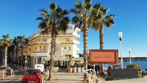 Apartment with 2 bedrooms in Antibes with enclosed garden and WiFi 800 m from the beach - image 6