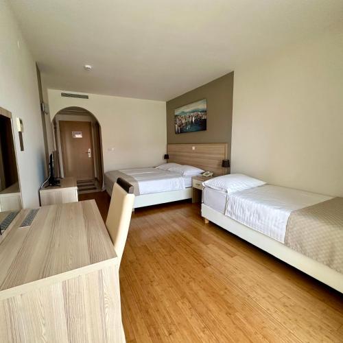 536453290 Hotel Villa MiraMar
