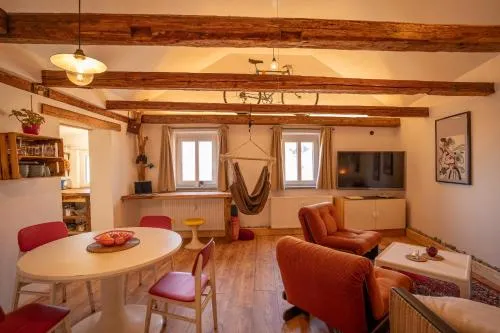Ferienwohnung Landscapeapartment, 46qm Individual Fewo mit Fernblick ins Zittauer Gebirge, Ferienapartment im historischen Altstadtkern Zittau in Zittau, Deutschland