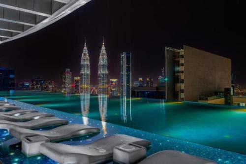 NEW! Eaton Infinity SKY POOL KLCC view Pavilion, Kuala Lumpur