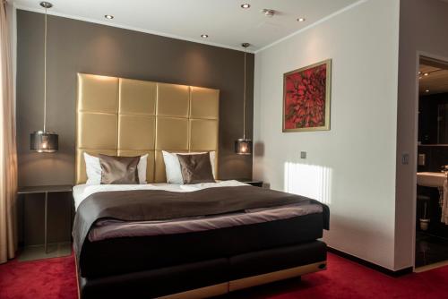Standard Double or Twin Room image 7