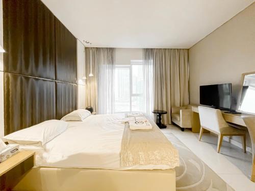 Canal Facing Studio in Waters Edge Business Bay Dubai - Ezytrac Vacation Homes - image 10