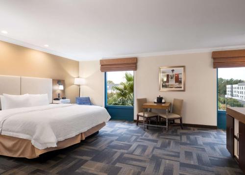Hampton Inn Charleston North - image 12