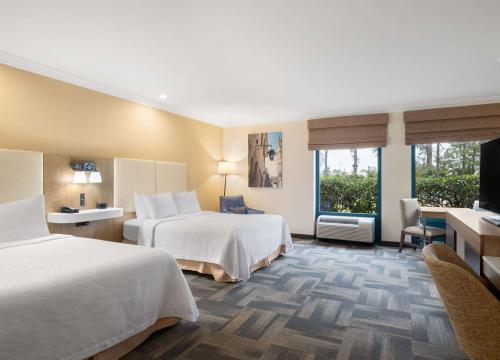 Hampton Inn Charleston North - image 2