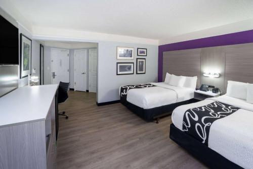 Queen Room with Two Queen Beds - Mobility/Hearing Accessible - Non-Smoking