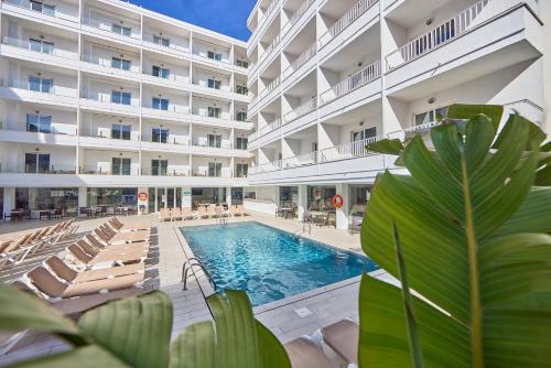 Úszómedence, Hotel Ilusion Calma & Spa near Palma de Mallorca repülőtér
